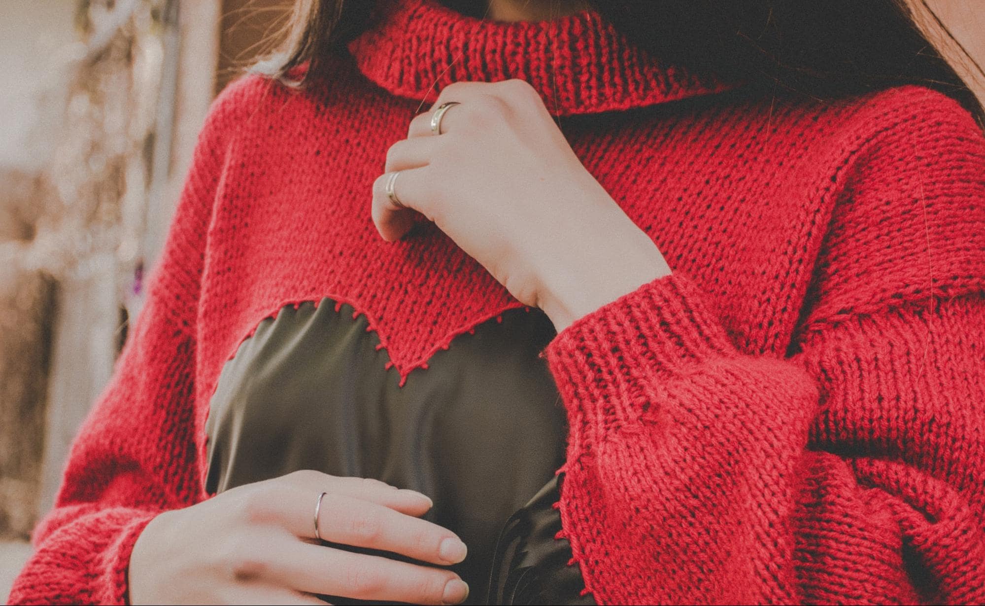 「ダサいセーター」がDXを救う ― 女性プログラマー支援GirlsWhoCode、Microsoftとセーターを販売